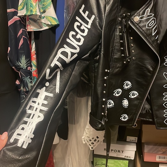 Black jacket size small… watch 90day fiancé? It’s the jacket Yara wore!! - Picture 3 of 5